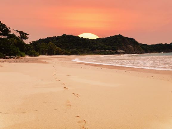 Top Reasons To Visit the Caribbean: incaredible sunrises and sunset on the beach in glowing colors. 